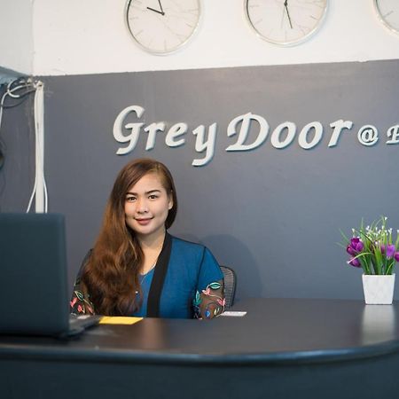 Grey Door Hotel Patong Bagian luar foto