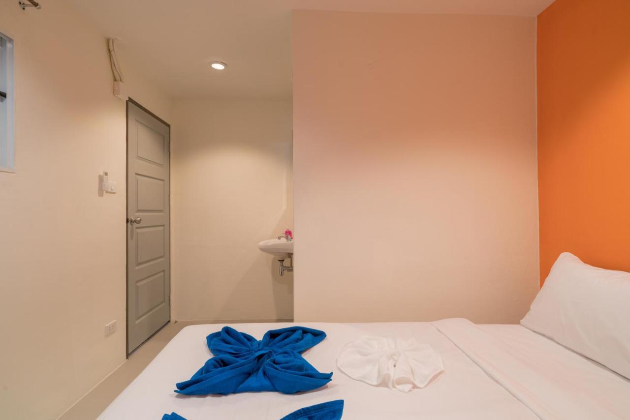 Grey Door Hotel Patong Bagian luar foto