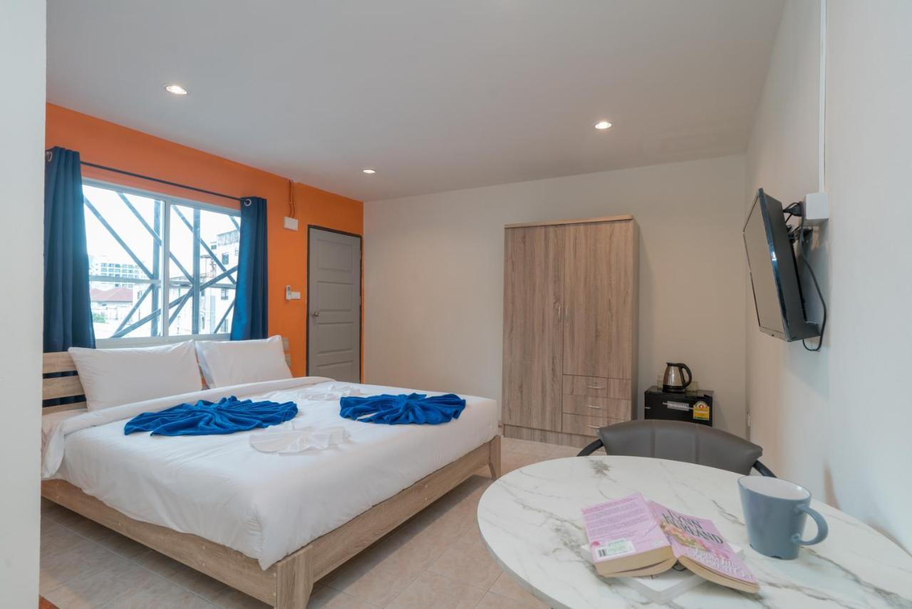 Grey Door Hotel Patong Bagian luar foto