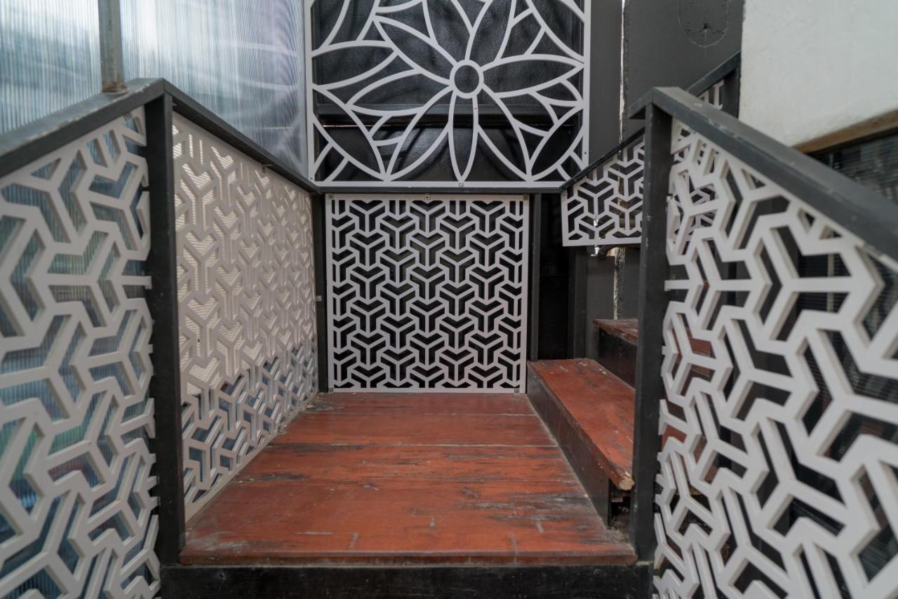 Grey Door Hotel Patong Bagian luar foto