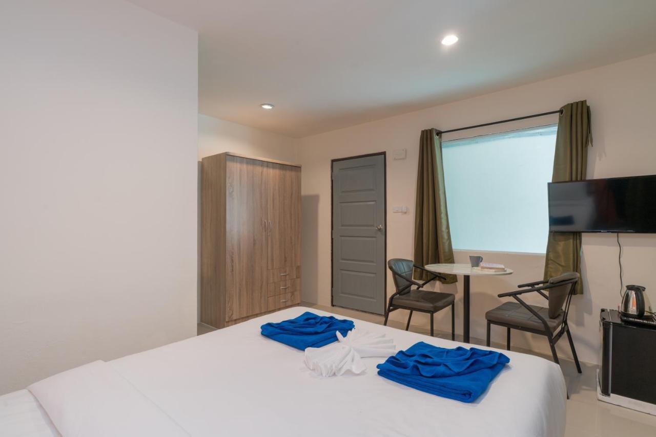 Grey Door Hotel Patong Bagian luar foto