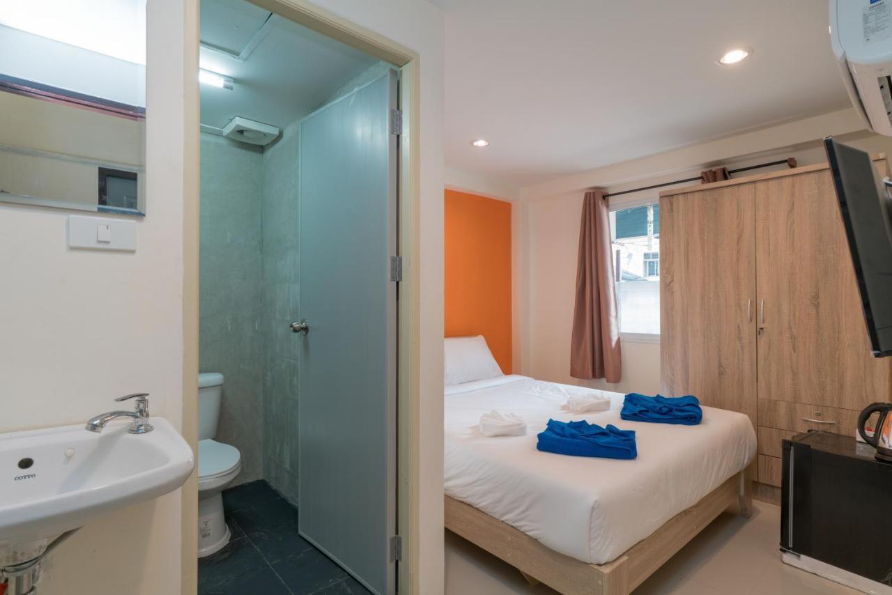Grey Door Hotel Patong Bagian luar foto
