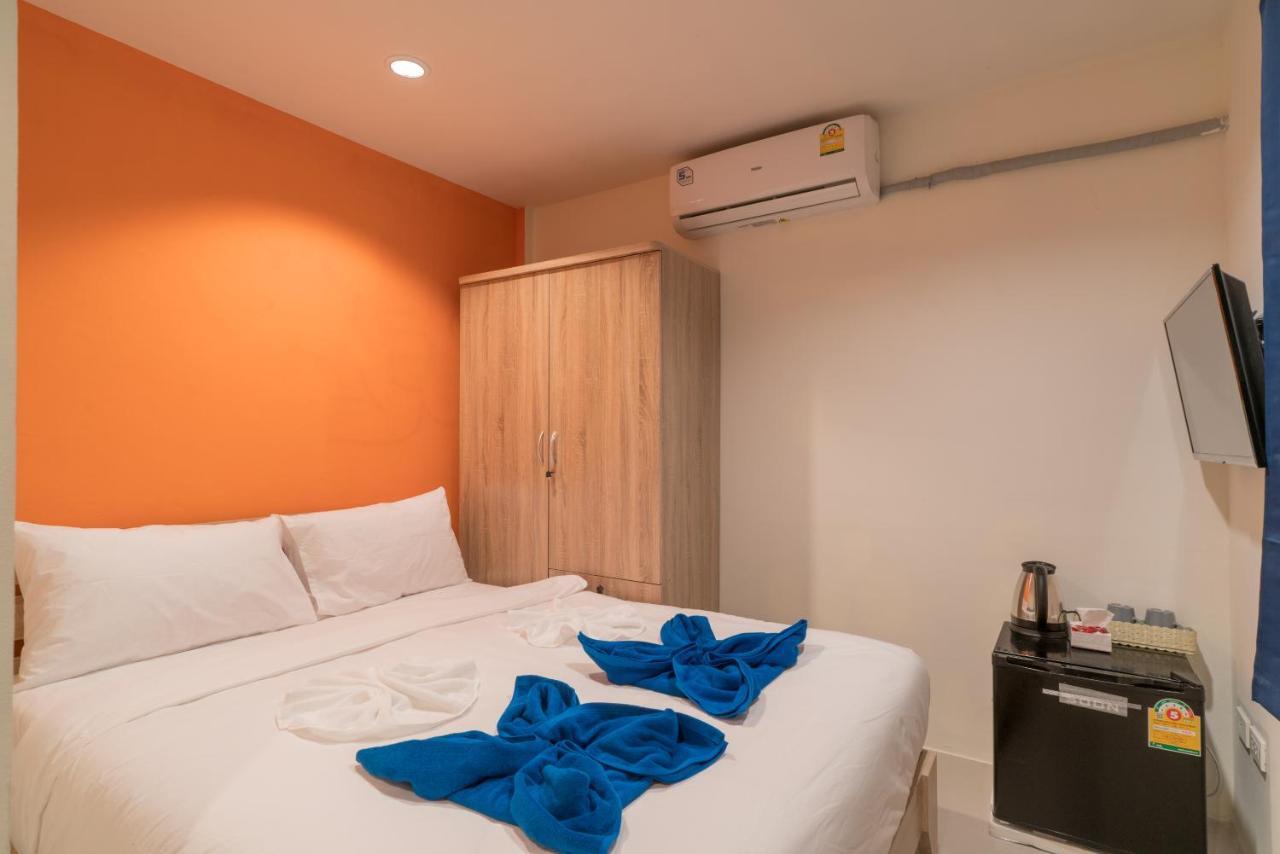 Grey Door Hotel Patong Bagian luar foto