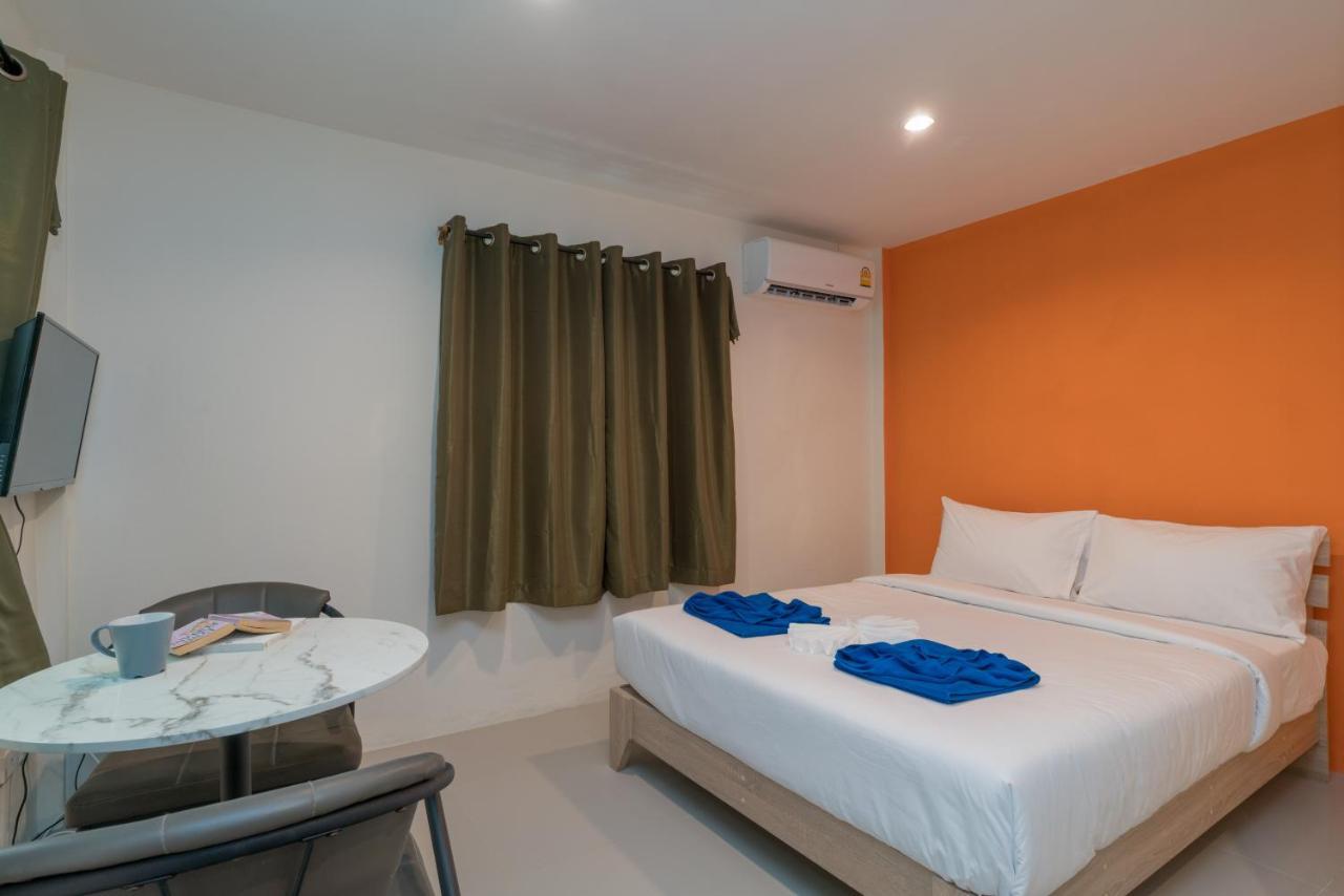 Grey Door Hotel Patong Bagian luar foto