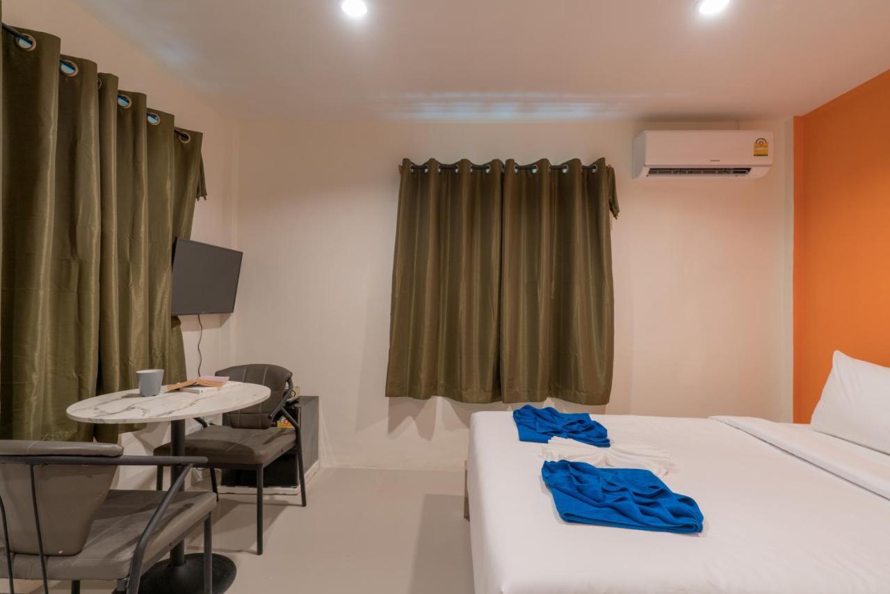 Grey Door Hotel Patong Bagian luar foto