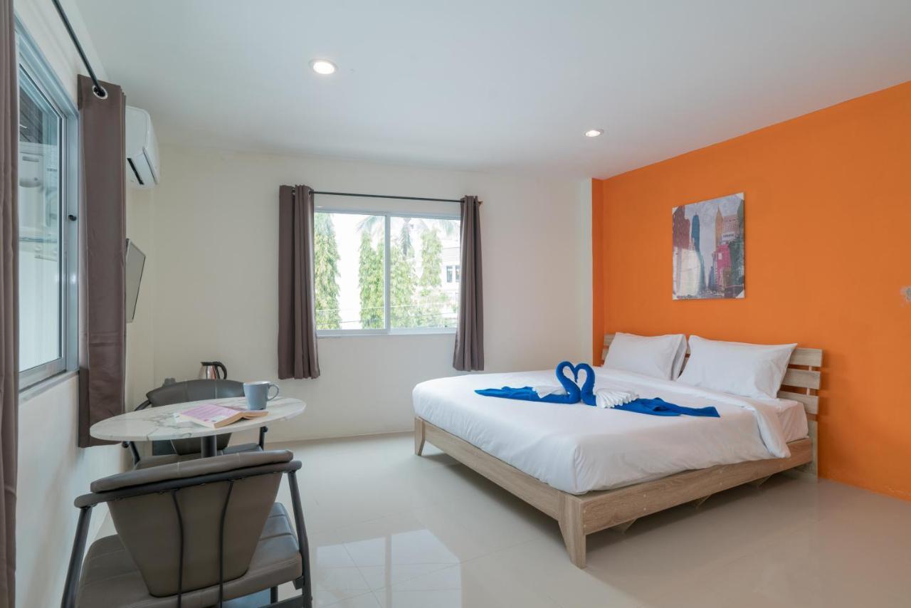 Grey Door Hotel Patong Bagian luar foto