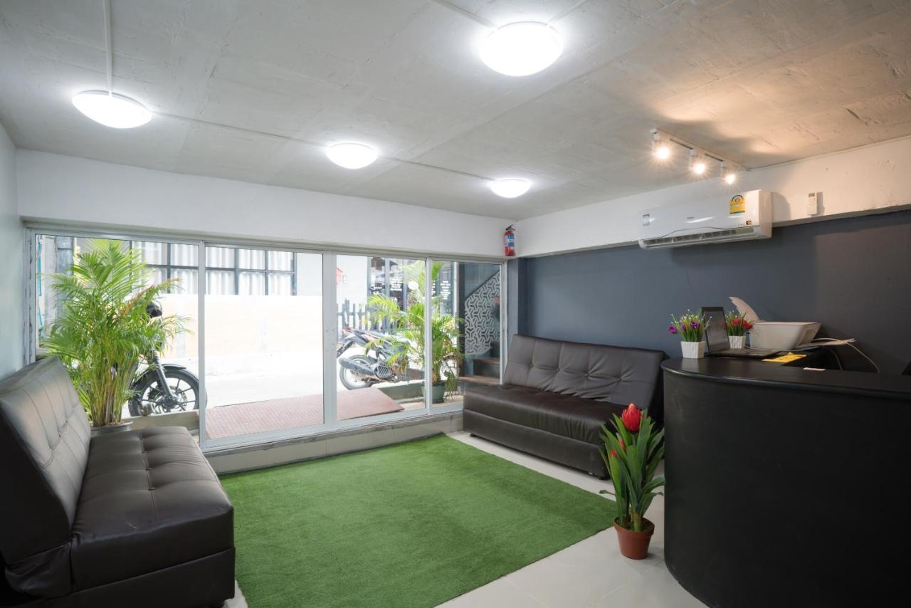 Grey Door Hotel Patong Bagian luar foto