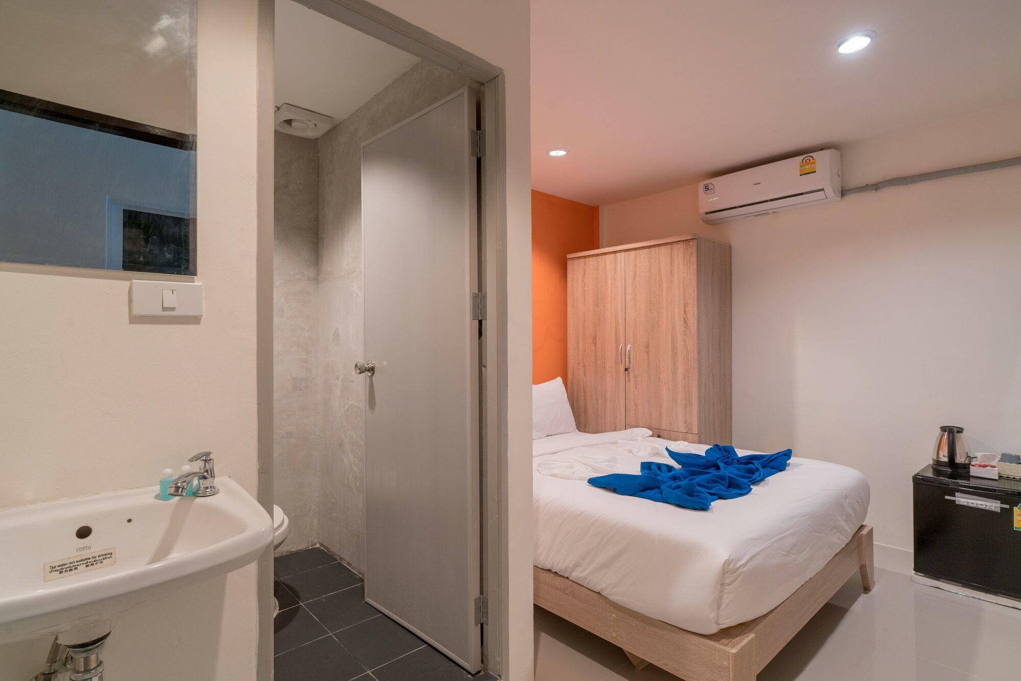 Grey Door Hotel Patong Bagian luar foto